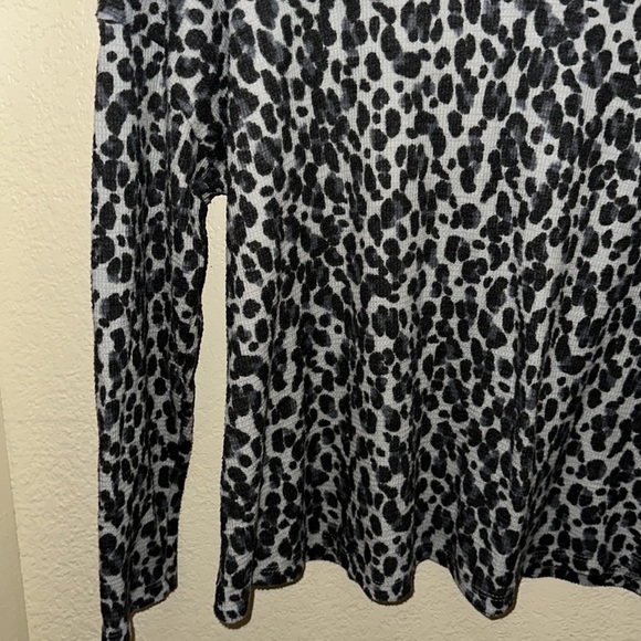 Vince Camuto Cowl Neck Top - Picture 10 of 11